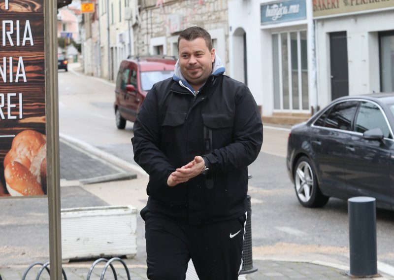 Smijenjen načelnik općine koji je službenom karticom plaćao u bordelu