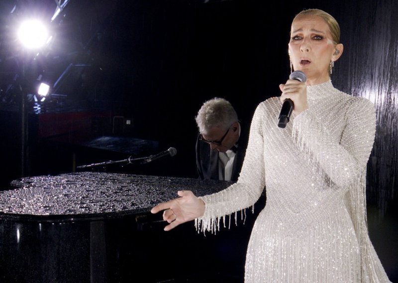 Celine Dion oduševila je svijet nastupom u Parizu, a stručnjaci sada tvrde da je sve bilo lažno i namješteno