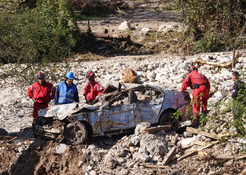 Pronađena još dva tijela, broj poginulih u poplavama u BiH porastao je na 25