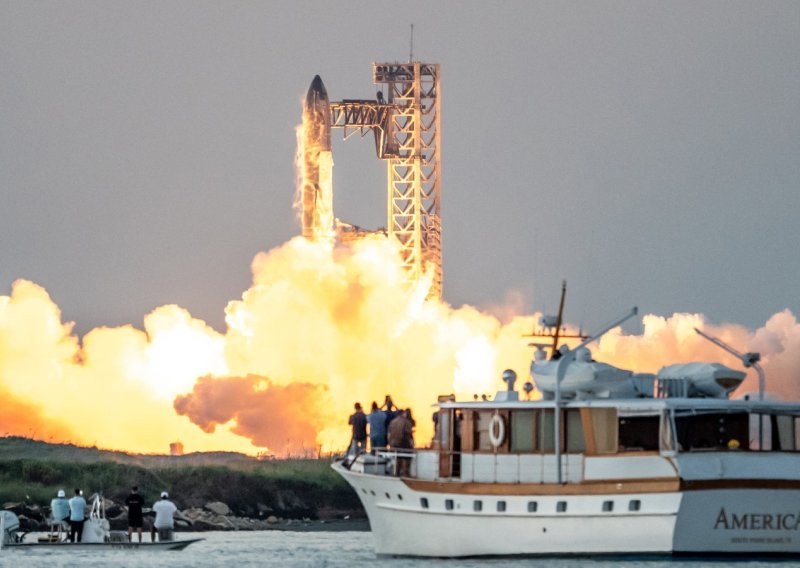 VIDEO SpaceX izveo povijesno lansiranje: 'Ovo što smo vidjeli je magija; Toranj uhvatio raketu!!'