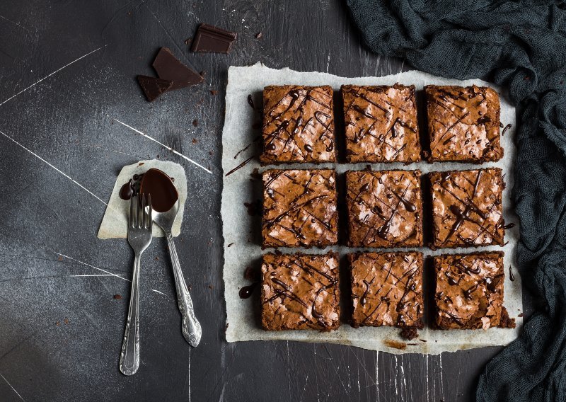 Čokolada i kesten tako se vole, a ovaj brownie savršeno je hrskav izvana i sočan iznutra