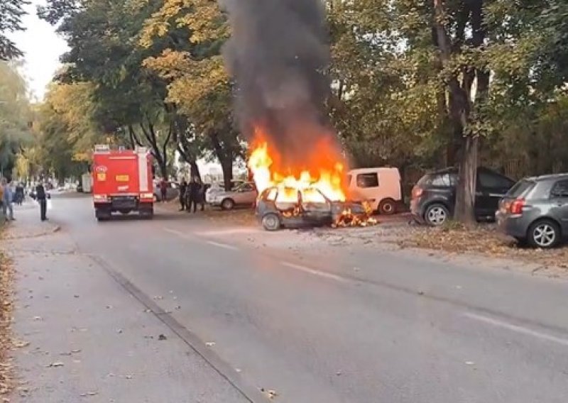 Na zagrebačkoj Sigečici izgorio automobil