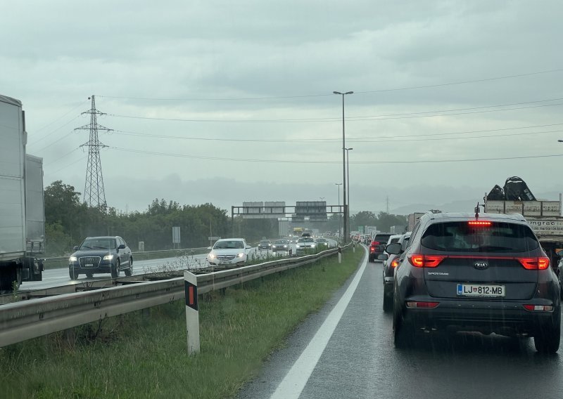 Kolona na ZG obilaznici zbog prometne nesreće: Kolnici su skliski, mogući i odroni