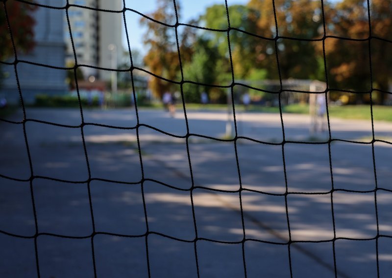 U blizini škole brutalno pretukli srednjoškolca iz Slavonskog Broda