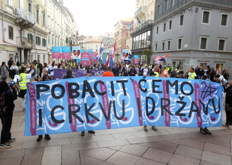 Hod za život u Rijeci, prosvjed aktivistica: 'Pobacit ćemo i crkvu i državu'