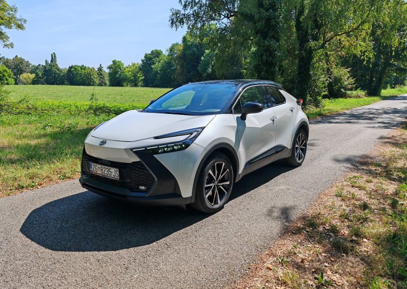 Vozili smo Toyotu C-HR 2.0 PHEV: Dizajnerski plug-in hibridni crossover s e-dometom do 66 km