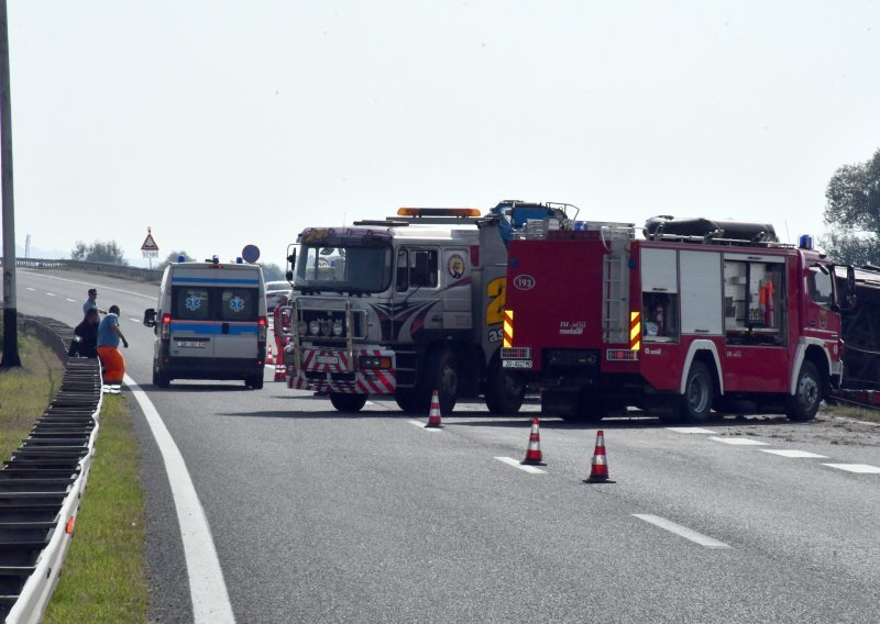 Zapalilo se vozilo na A3 kod Križa, promet se odvija u dvije trake