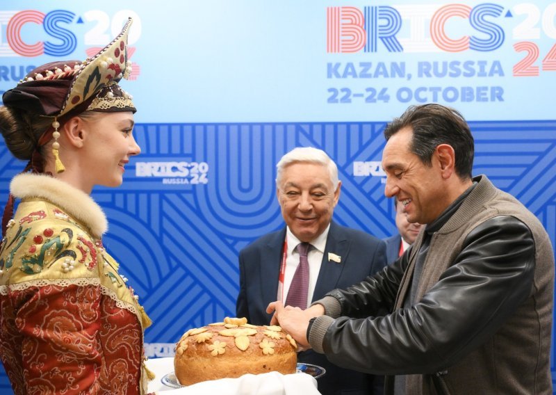 Vučić nije došao: Pogledajte kako su Vulina na samitu BRICS-a dočekali Tatari