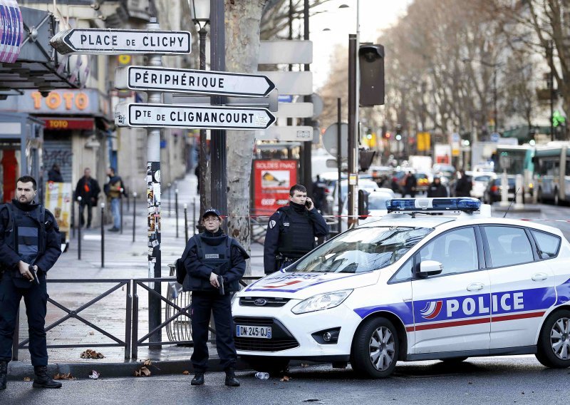 Pariz: Zbog prijetnje da su postavljene bombe evakuirano pet škola