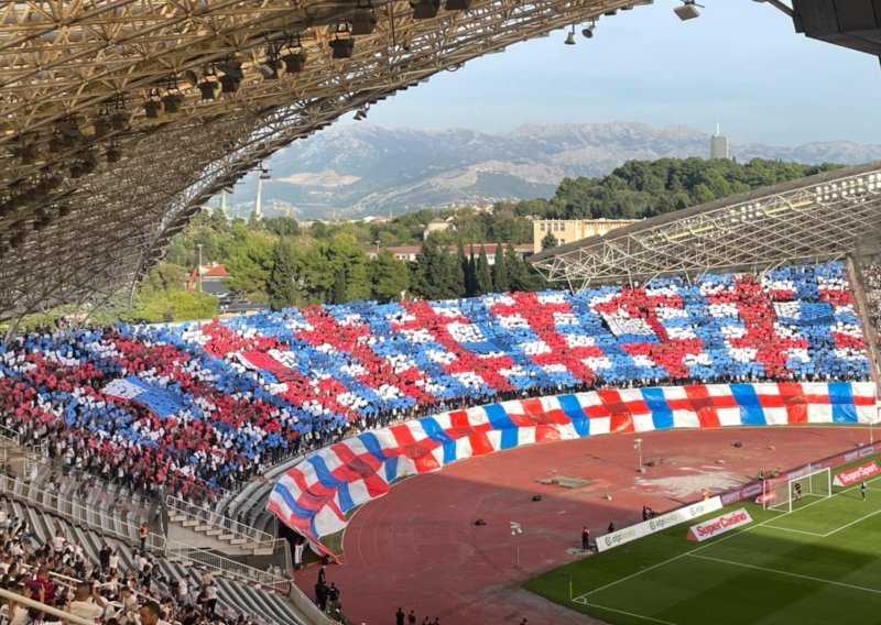 Torcida ispisala poruku na tribini uoči utakmice s Lokomotivom. Pogledajte koreografiju