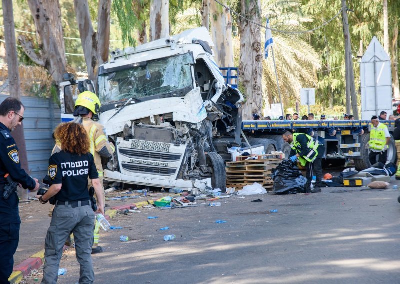 Sumnja na terorizam: Jedan mrtav, 40 ozlijeđenih u naletu kamiona u Izraelu