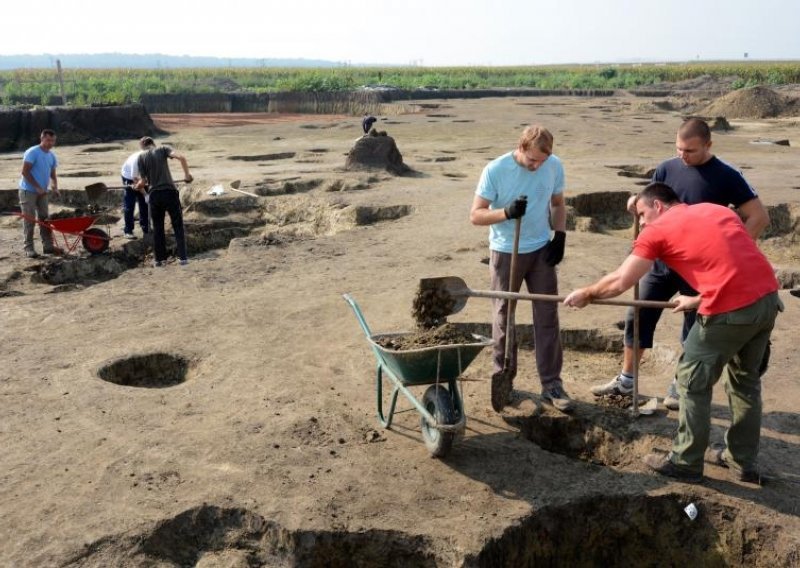 Arheolozi pronašli grobove stare 2500 godina