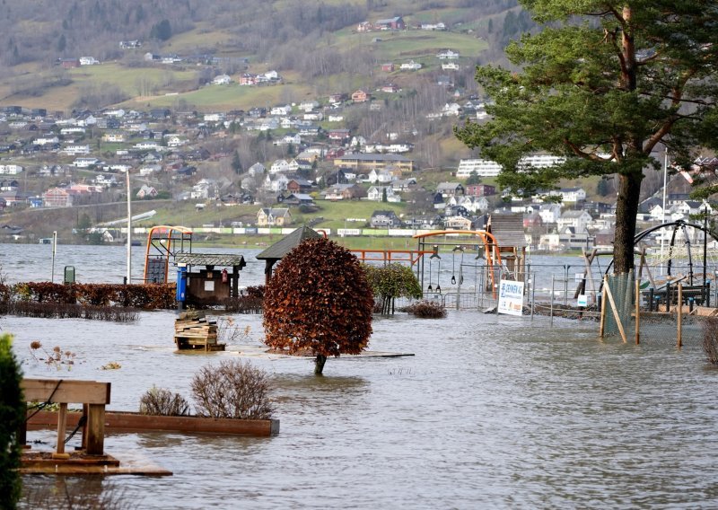 Norveška pogođena poplavama i klizištima nakon noćnih oluja