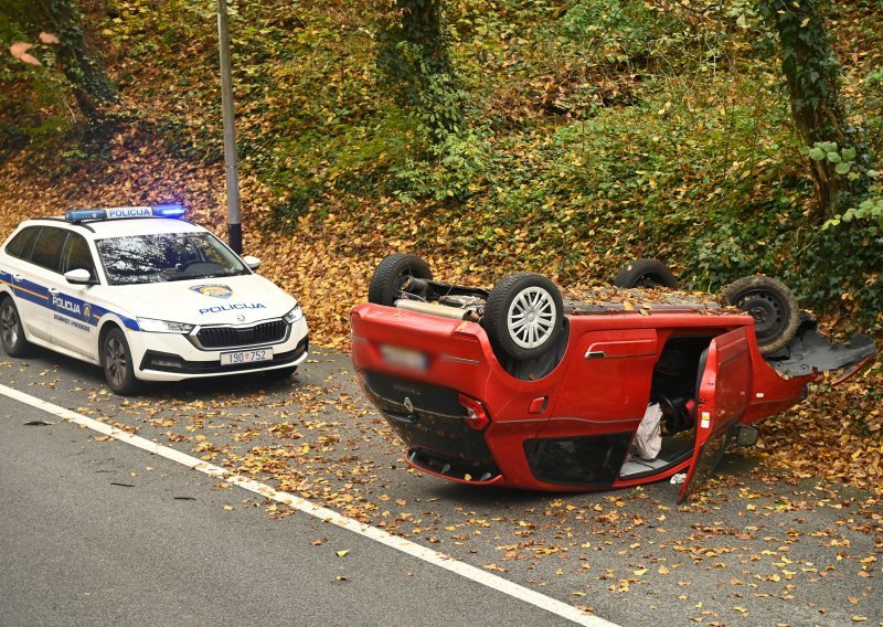 Vozač ozlijeđen, auto završio na krovu; je li za nesreću krivo lišće?