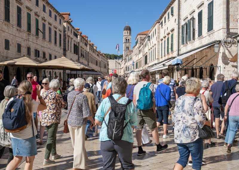 Od početka godine 616.000 turističkih dolazaka više nego lani, prednjače Nijemci