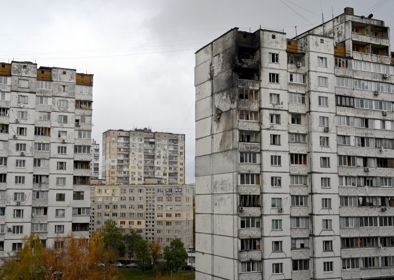 U ruskom napadu dronovima na Kijev oštećene zgrade i dalekovodi