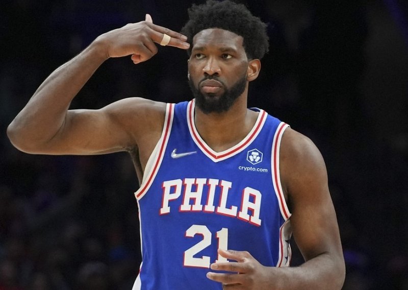 Skandal u NBA ligi; bijesni Joel Embiid napao novinara, pokrenuta istraga