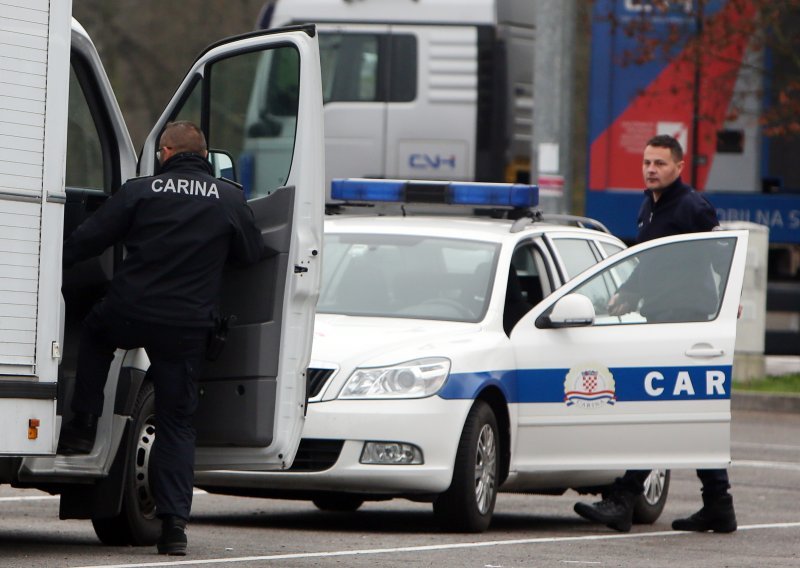 Velika akcija kontrole vozile na autocesti A1, stvorila se kolona