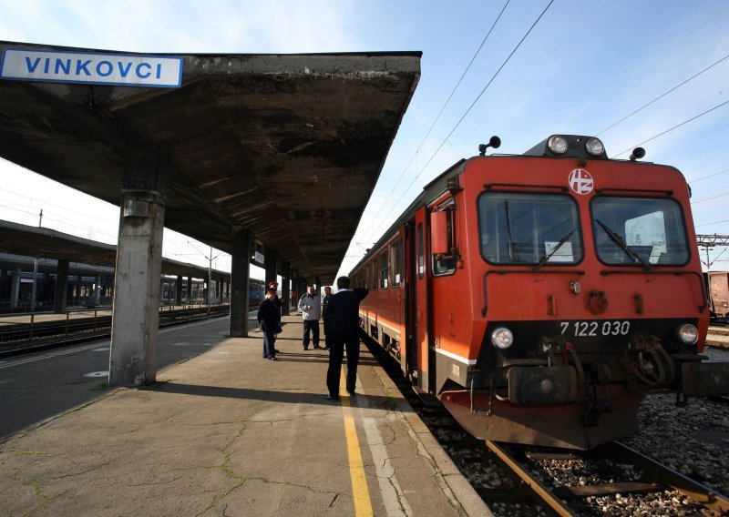 U vlaku pronađeno 400 kutija cigareta