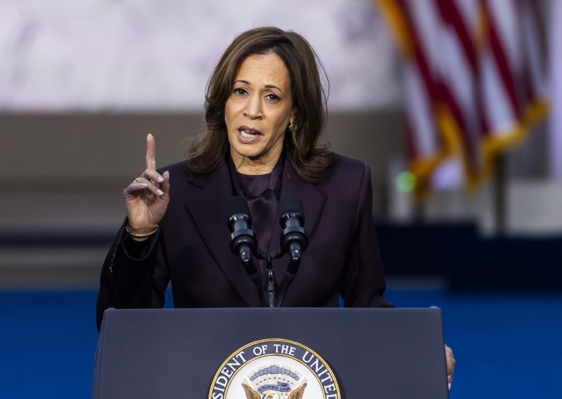 Kamala Harris emotivnim govorom priznala poraz: Ne odustajte od borbe!