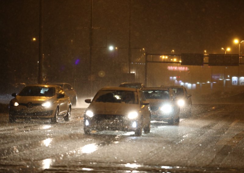 Oglašen crveni meteoalarm: 'Izbjegavajte boravak blizu ugroženih područja'