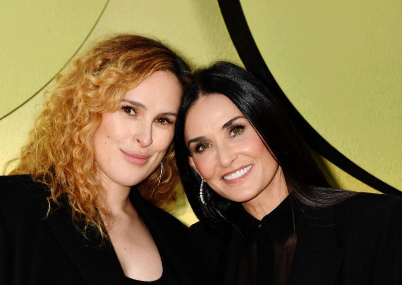 Nježna posveta: Rumer Willis nazvala mamu Demi Moore 'vrućom bakom'