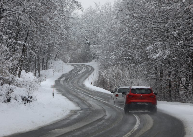 Udari bure ići će do 140 km/h, a evo gdje bi mogle zalepršati prve snježne pahulje