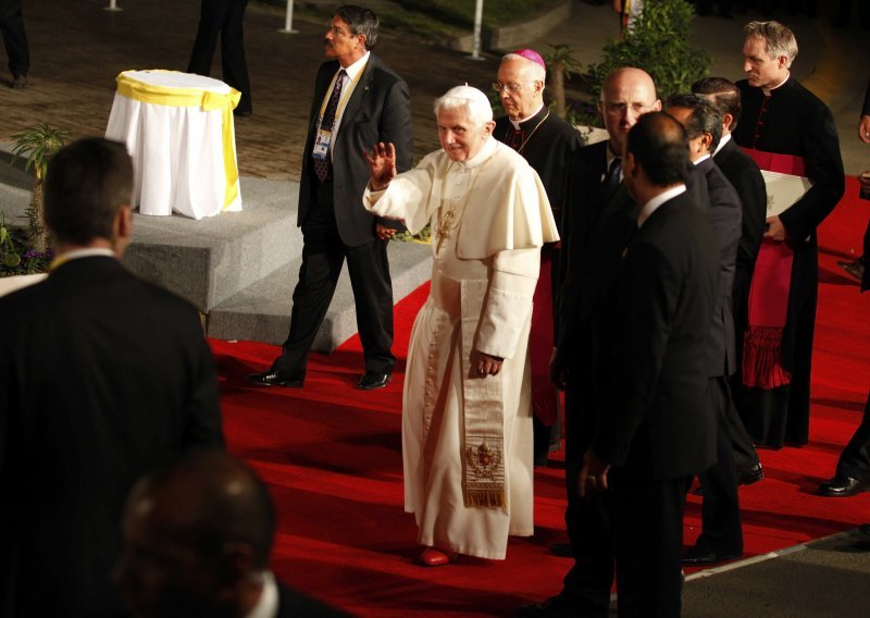 Joseph Ratzinger je zataškavao pedofiliju!