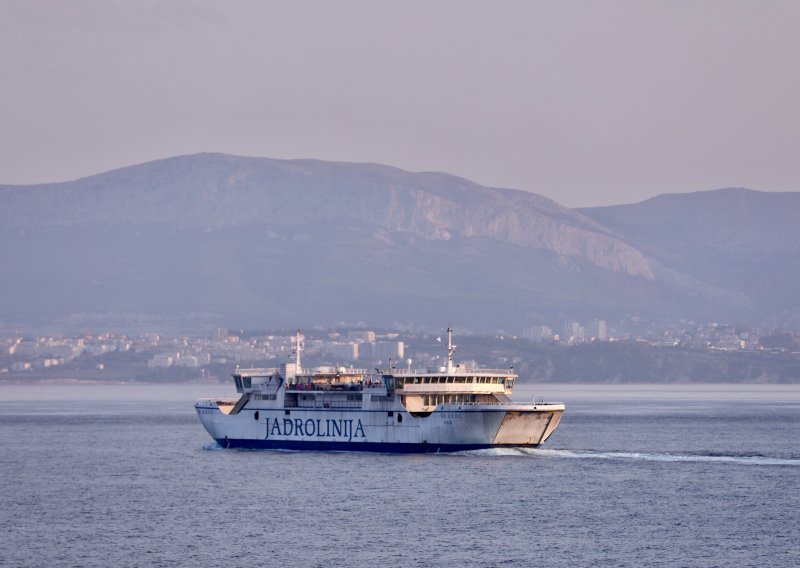 Otklonjen kvar na trajektu Tin Ujević; zaplovit će prema Supetru