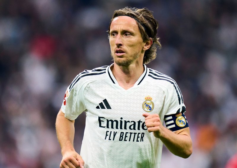 Luka Modrić od Reala dobio poseban dar; rijetkima je ukazana ovakva čast