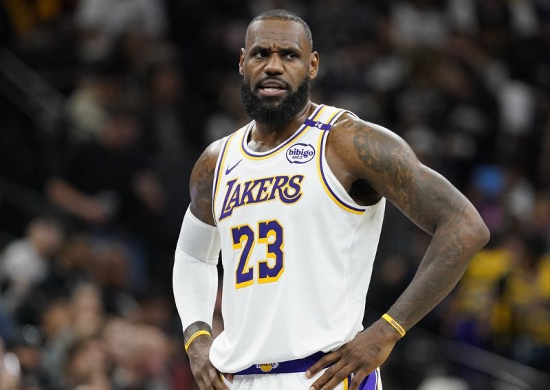 Nevjerojatni LeBron upisao četvrti 'triple double' zaredom, Cavsi i dalje bez poraza