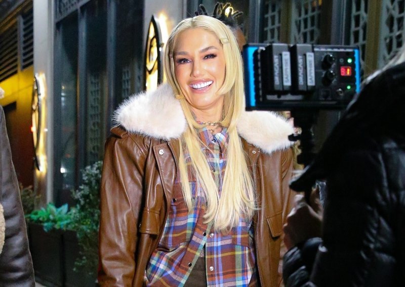 Nije moglo kraće: Gwen Stefani zadivila prolaznike u kožnoj jakni i minici