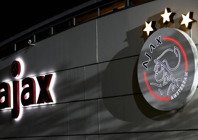 Ajax promijenio grb, navijači oduševljeni; 'Nevjerojatno, ovo je nešto prekrasno'