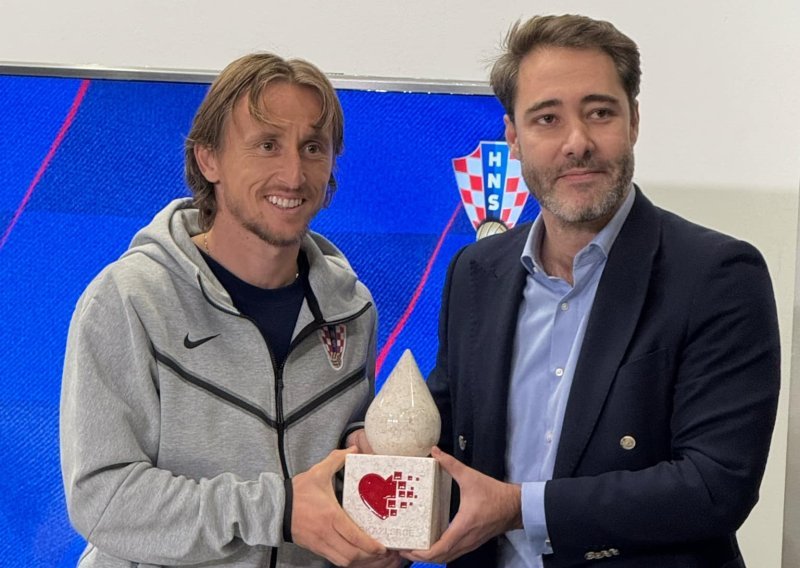 Modrić dobio nagradu Pokaži srce; navijači ga izabrali za najsrčanijeg reprezentativca