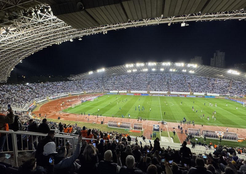 Tisuće mobitela obasjalo Poljud, stadionom odjekivala legendarna pjesma u čast Vukovara