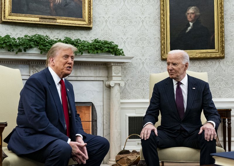 Biden i Trump Amerikancima poslali vrlo različite božićne poruke