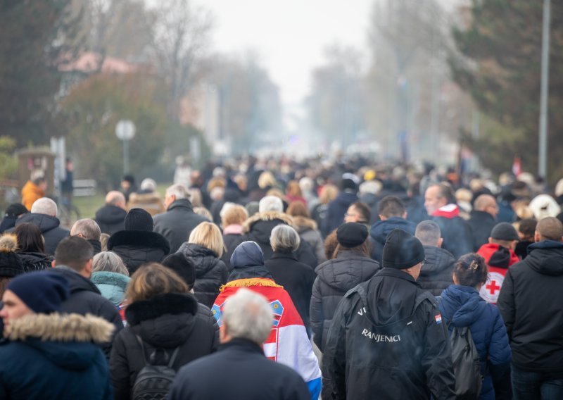 Obilježeno stradanje Borova naselja: Oni koji znaju gdje su naši najmiliji šute