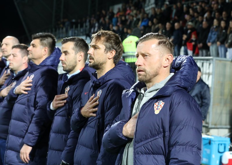 Stručni stožer oslabljen u nastavku utakmice, Olićev pomoćnik zaradio crveni karton