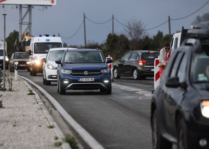 HAK: Ograničenja na autocesti zbog olujnog vjetra, kolone i zastoji u gradovima