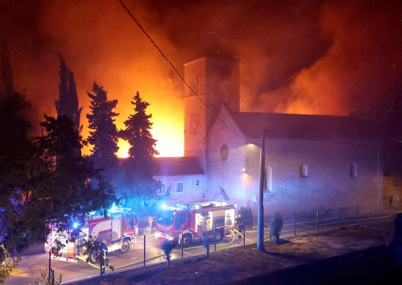 Veliki požar na Čiovu: Izgorio krov crkve