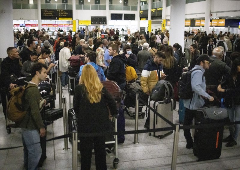 Kaos na londonskom aerodromu, pirotehničari istražuju sumnjivu prtljagu, odgođeni letovi