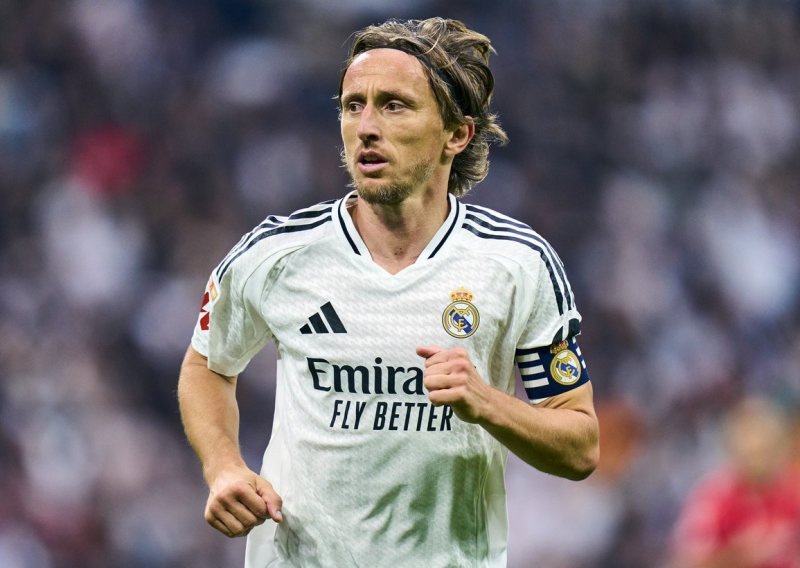 Španjolski tabloid: Modrić je rekao Perezu kad završava karijeru. Real mu je našao zamjenu