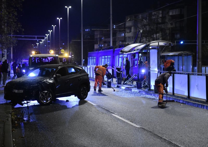 Detalji nesreće u Zagrebu: Pijan se zabio u stanicu i ozlijedio pješaka