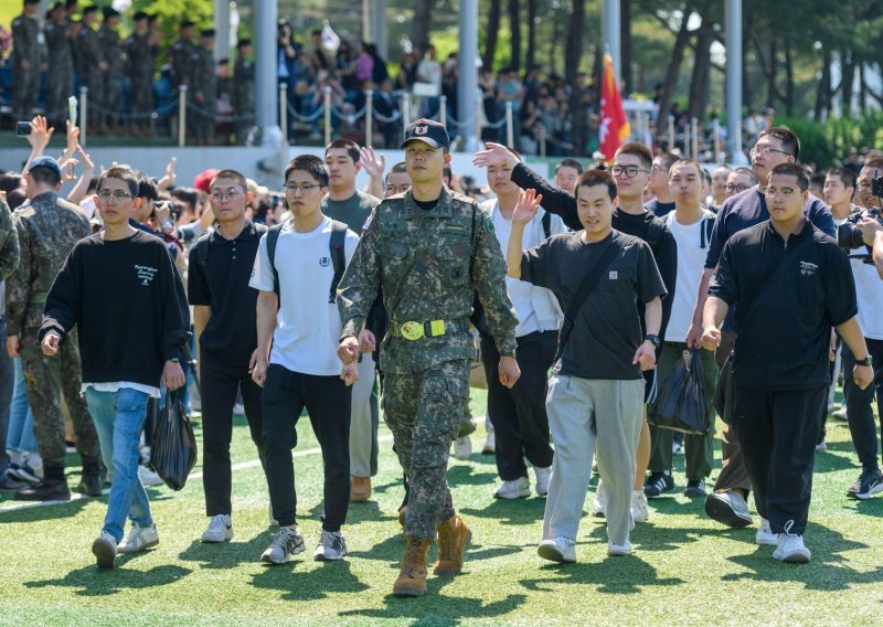 Južnokorejac osuđen jer se namjerno debljao da bi izbjegao vojni rok, a nije jedini