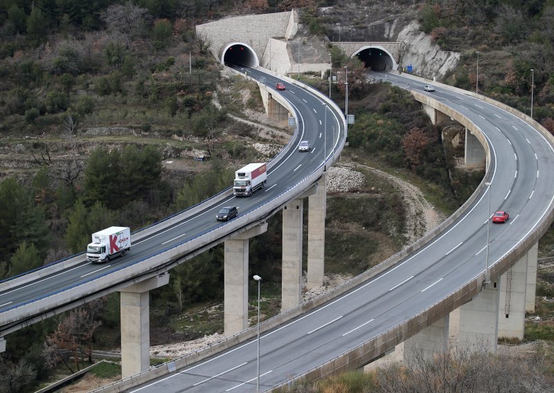 Zbog prometne nesreće u tunelu zatvorena brza cesta D1 prema Solinu