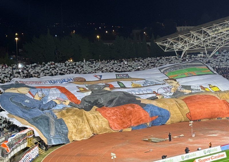 Na izlazu iz Splita prema Solinu izvješena moćna poruka pred Jadranski derbi