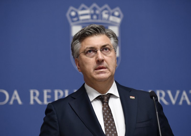 Plenković o trakavici s ustavnim sucima: 'Salto mortale, još jedna blamaža SDP-a'