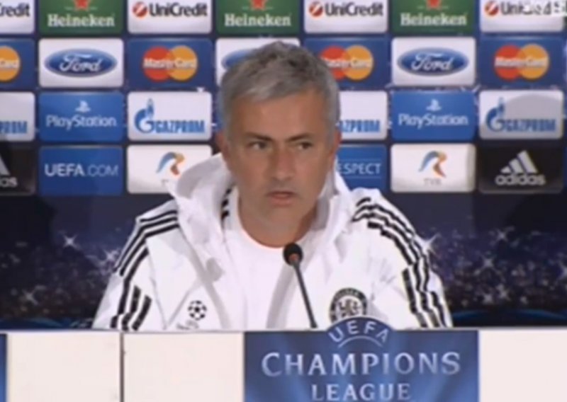 Mourinho iznerviran zbog pitanja napustio presicu