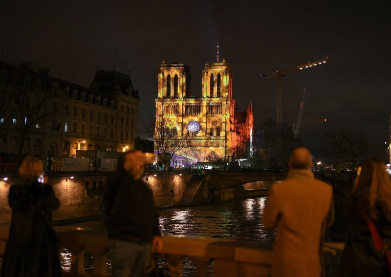 Otvara se Notre Dame. Obnovu su obilježila čudesna događanja, ali i kontroverze