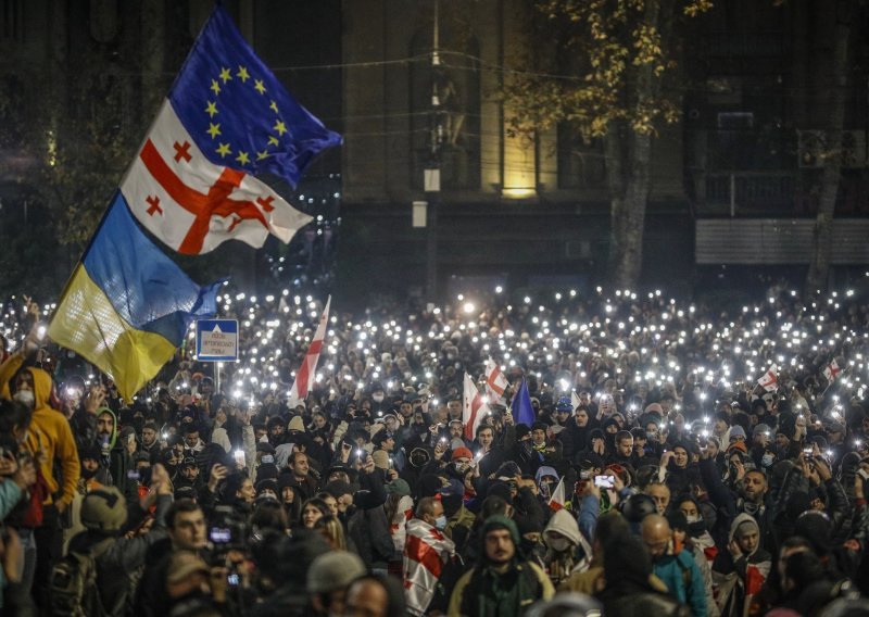 Ugušeni prosvjedi u Gruziji: Uhićeni oporbeni čelnici